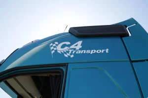 Konvoj med specialtransport C4 Transport